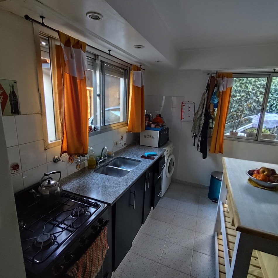 HERMOSA CASA EN BARRIO LUJAN