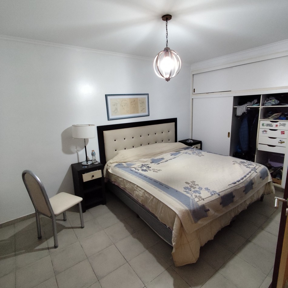 HERMOSA CASA EN BARRIO LUJAN