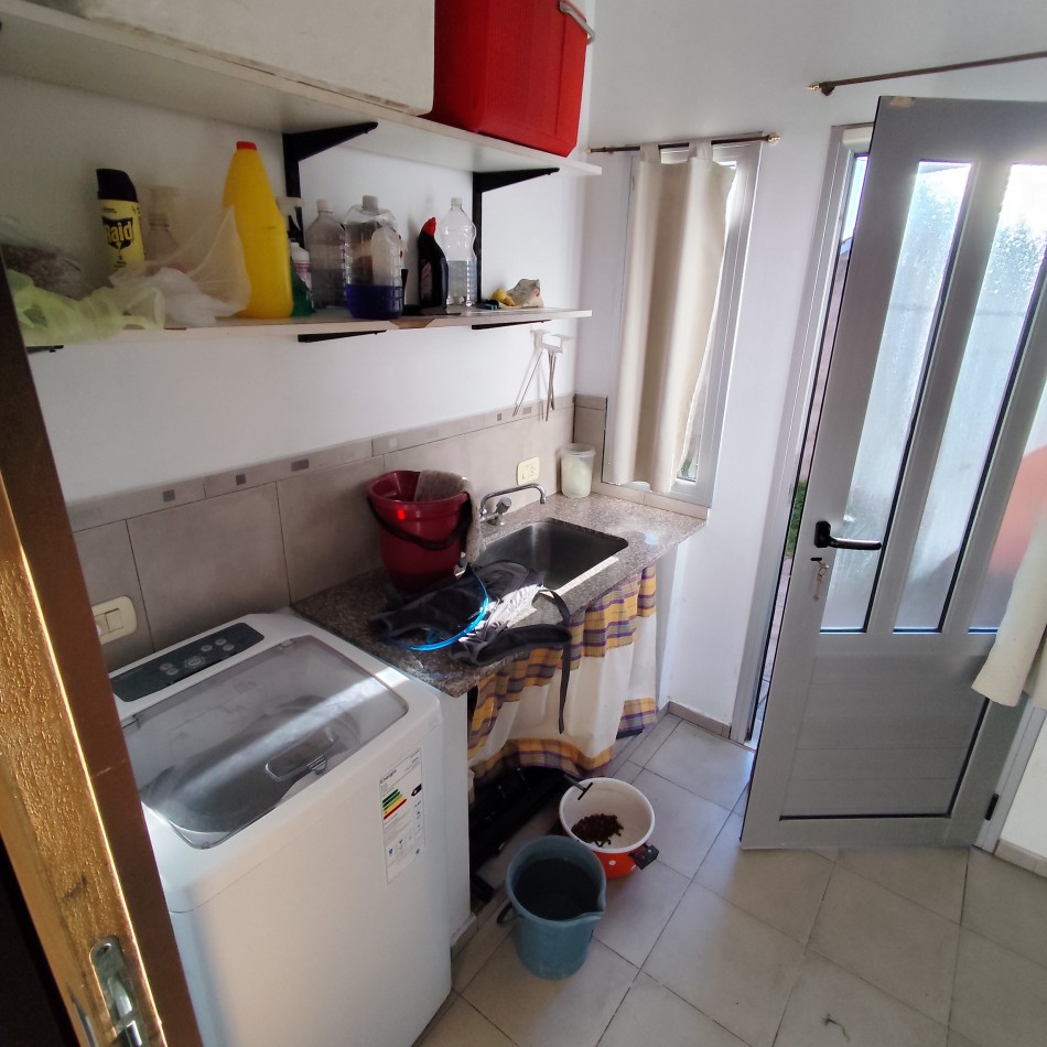 HERMOSA CASA EN BARRIO LUJAN