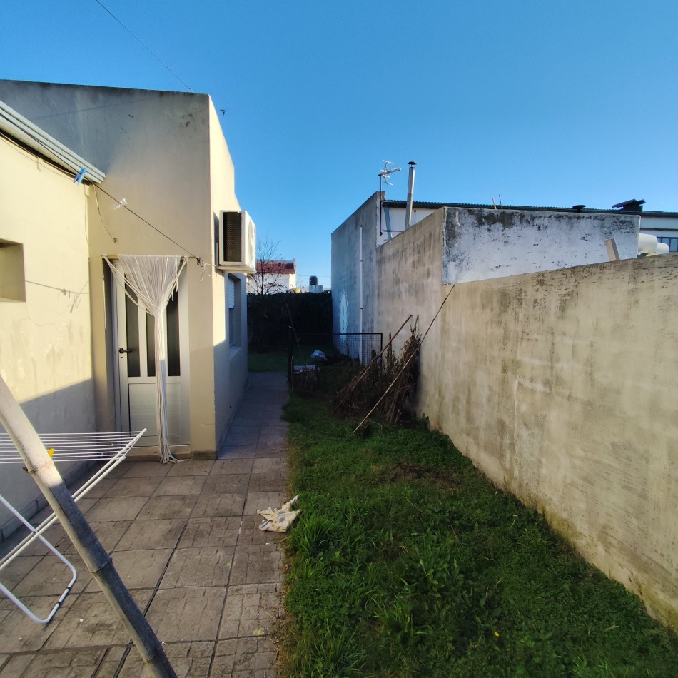 HERMOSA CASA EN BARRIO LUJAN