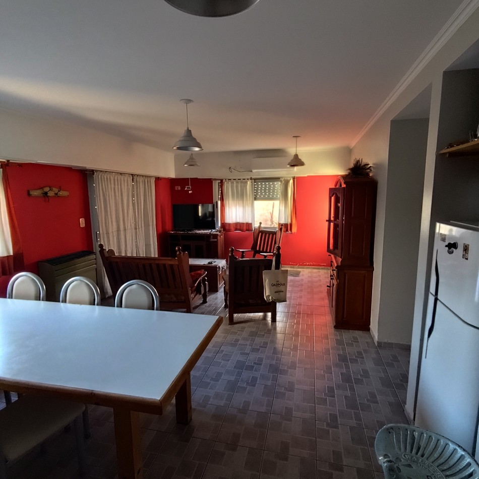HERMOSA CASA EN BARRIO LUJAN