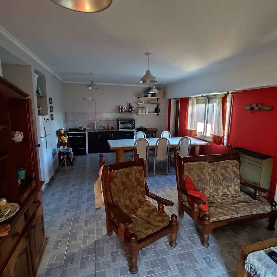 HERMOSA CASA EN BARRIO LUJAN