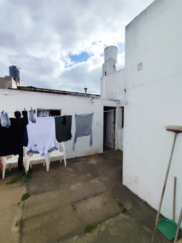 CASA EN BARRIO LUJAN