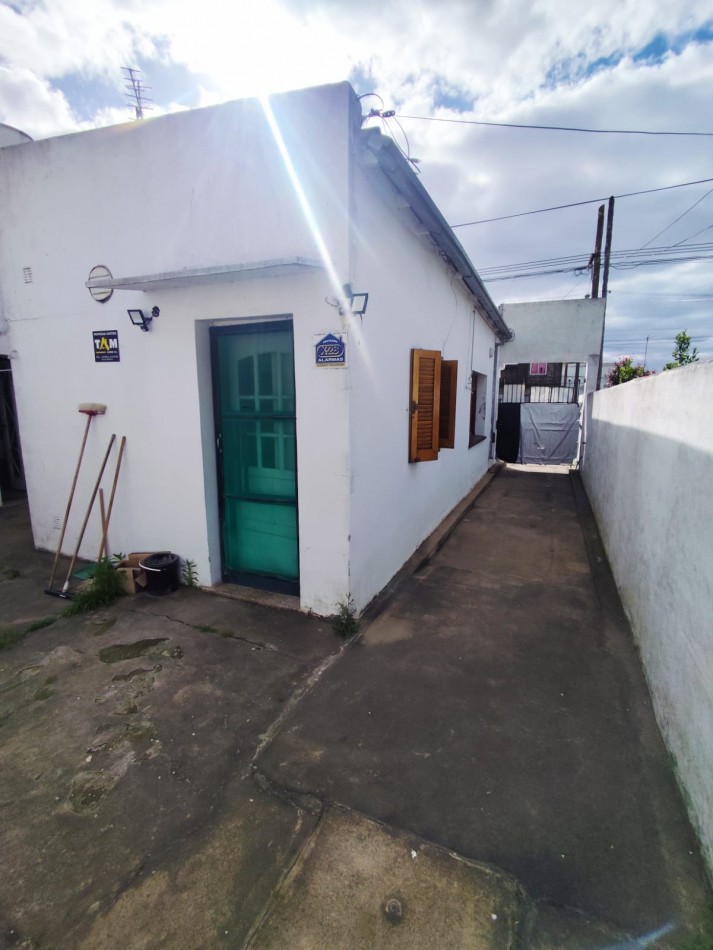 CASA EN BARRIO LUJAN