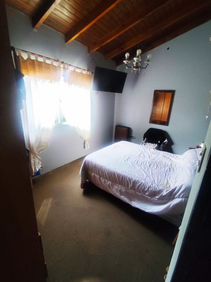 CASA EN B.LOS ROBLES