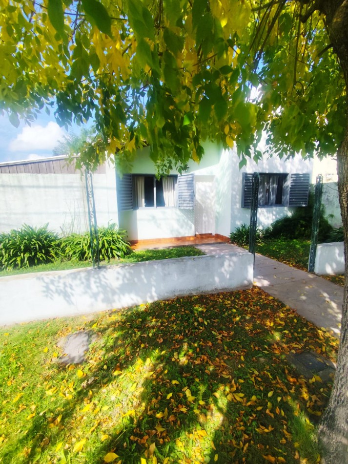 CASA EN B.LOS ROBLES