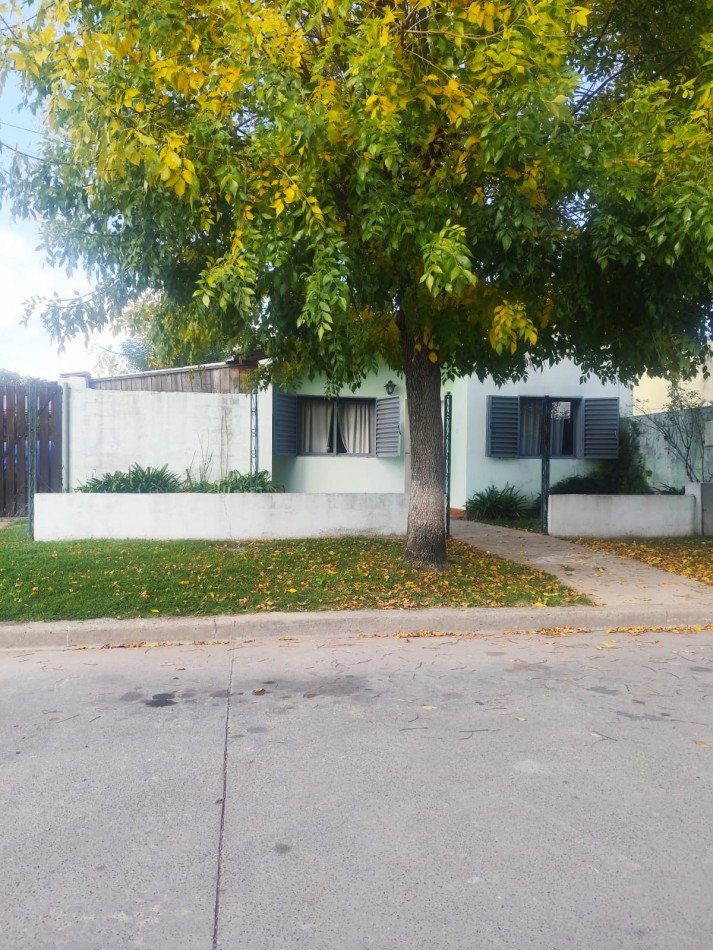 CASA EN B.LOS ROBLES